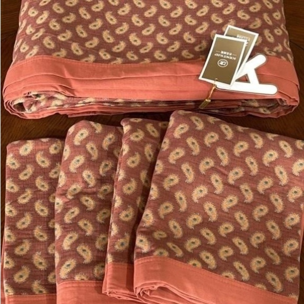 Multi-Functional Gauze Blanket from Classic Home Textile, imported from China.